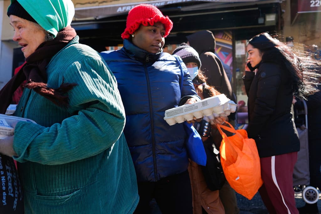 Personas de diversas nacionalidades y con historias distintas, compartieron 
<b>la alegría de contar con huevos gratis</b>, lo mismo para el desayuno que para cualquier comida.