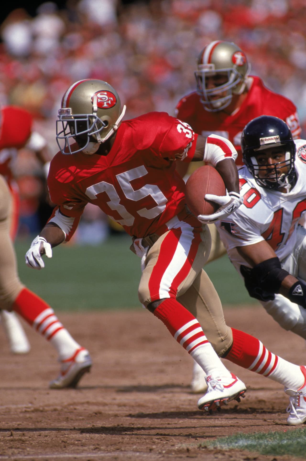 Jordan (40) jugó como safety tres temporadas (198-1991) en la NFL con los Atlanta Falcons, coincidiendo curiosamente con Deion Sanders.