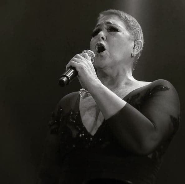 'Conocí la droga a los 24 años. Mis disque amigos me la dieron a probar y me gustó por 20 años y no de a poco sino de a mucho", dijo en una entrevista en el programa de televisión de 'Don Francisco Presenta'. Además admitió que sus adicciones la tumbaron en una depresión terrible, la cual ha superado gracias a su fe: 'Conocí a Cristo, me entregué a él y hoy soy otra mujer'.