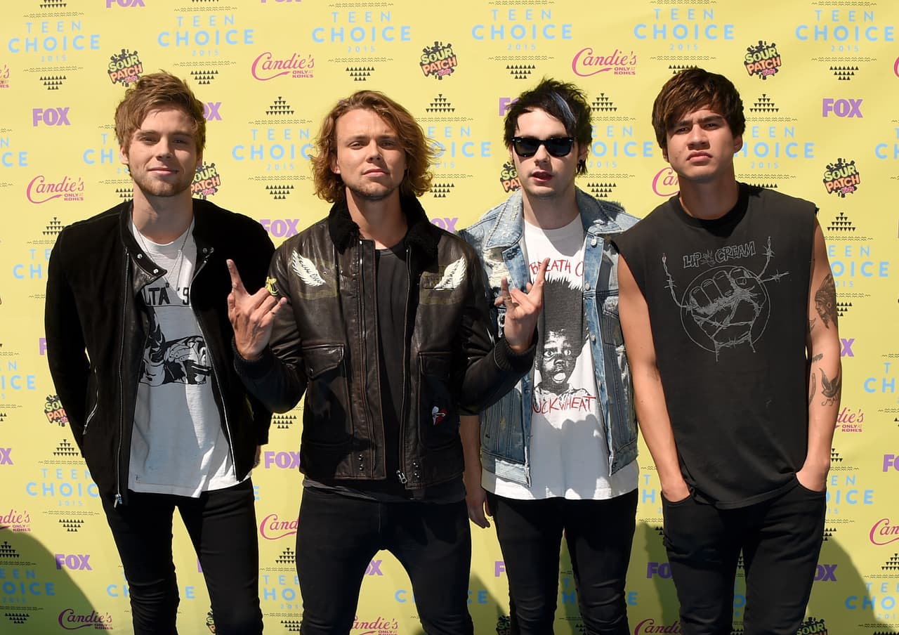 La banda 5 Seconds Of Summer posó antes de hacer su espectacular aparición.
