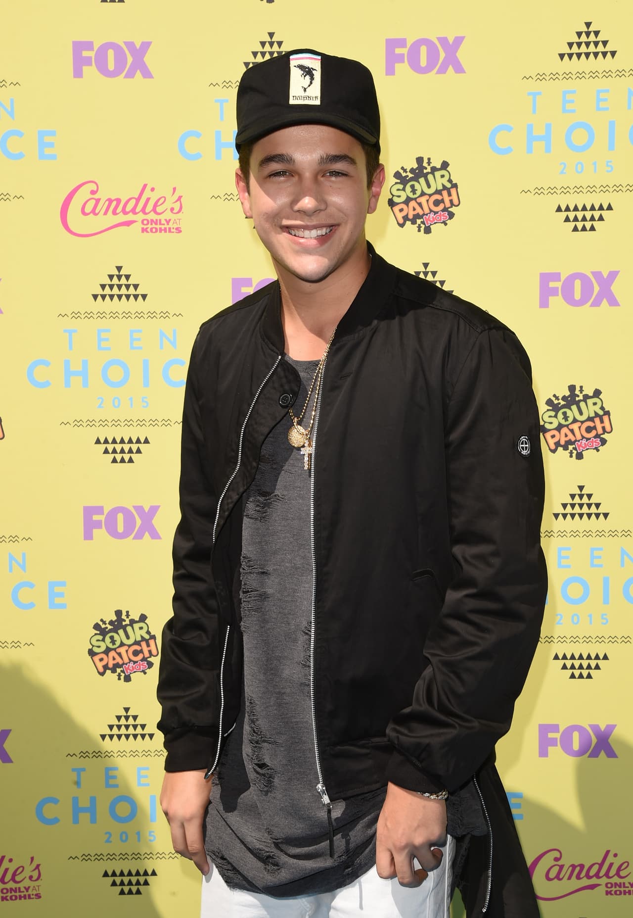Austin Mahone fue de los primeros en desfilar por la alfombra.