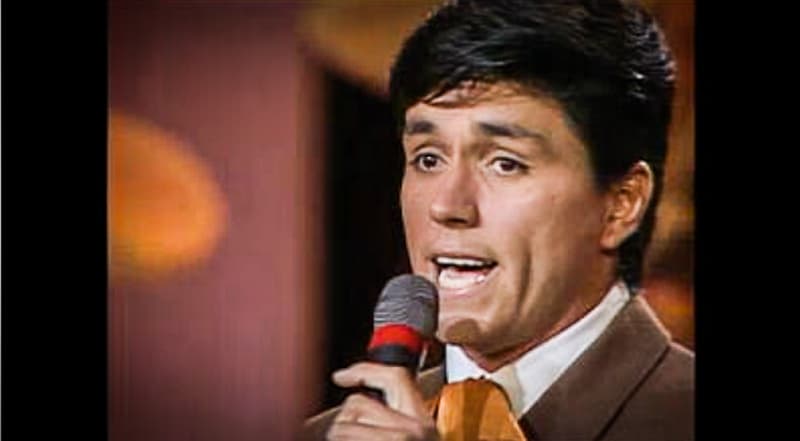 La primera interpretación de esa noche fue de Mariachi Cobre con la canción 'Burbujas de amor'.