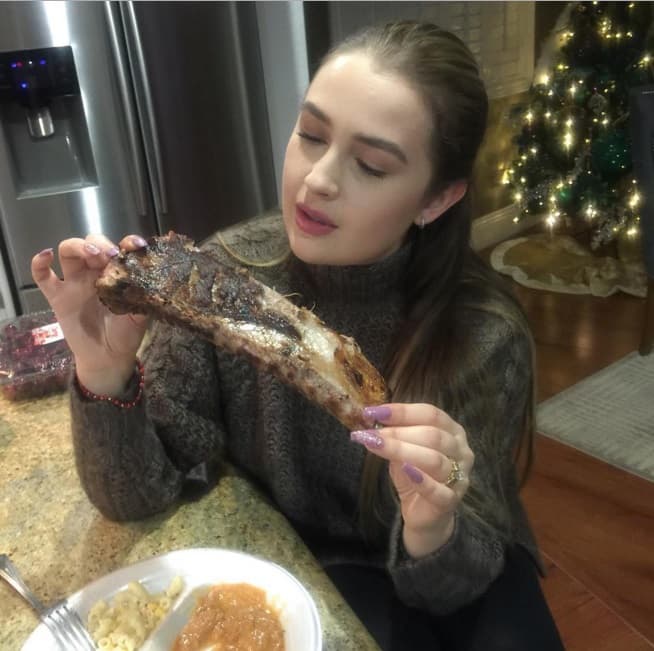 Kenia ya puede dormir y comer tranquila por ahora y eso lo dejó muy claro en las redes sociales.