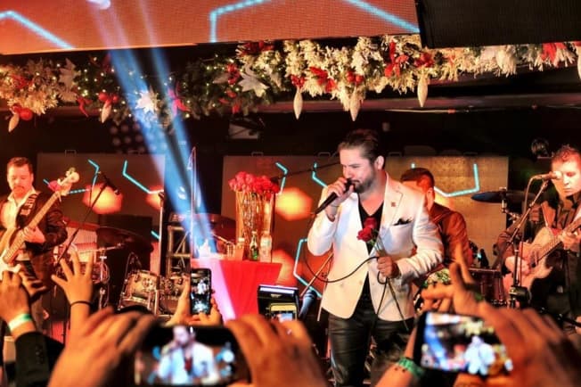 Está muy agradecido con todos sus fans que lo apoyaron en sus momentos más difíciles.