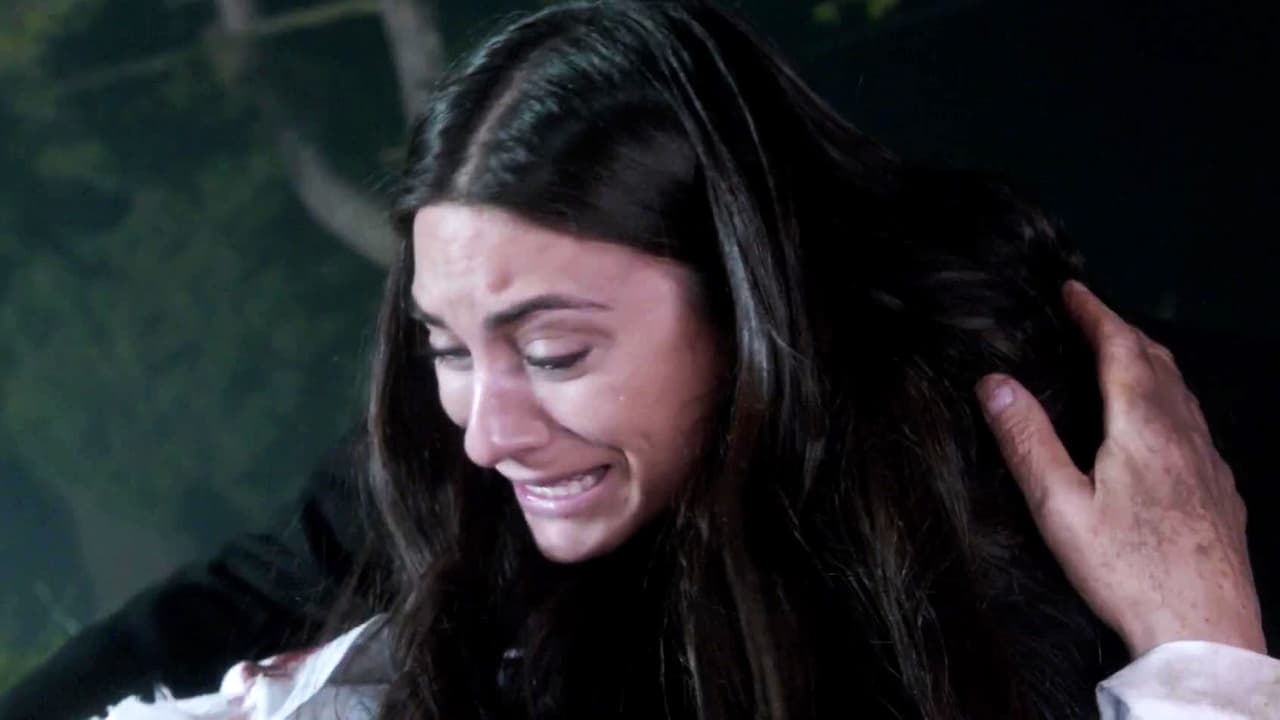 Al recupararlo sano y salvo, Alejandra abrazó a su padre con todo su corazón. Lamentablemente para todos, ahí no terminarían los ataques.