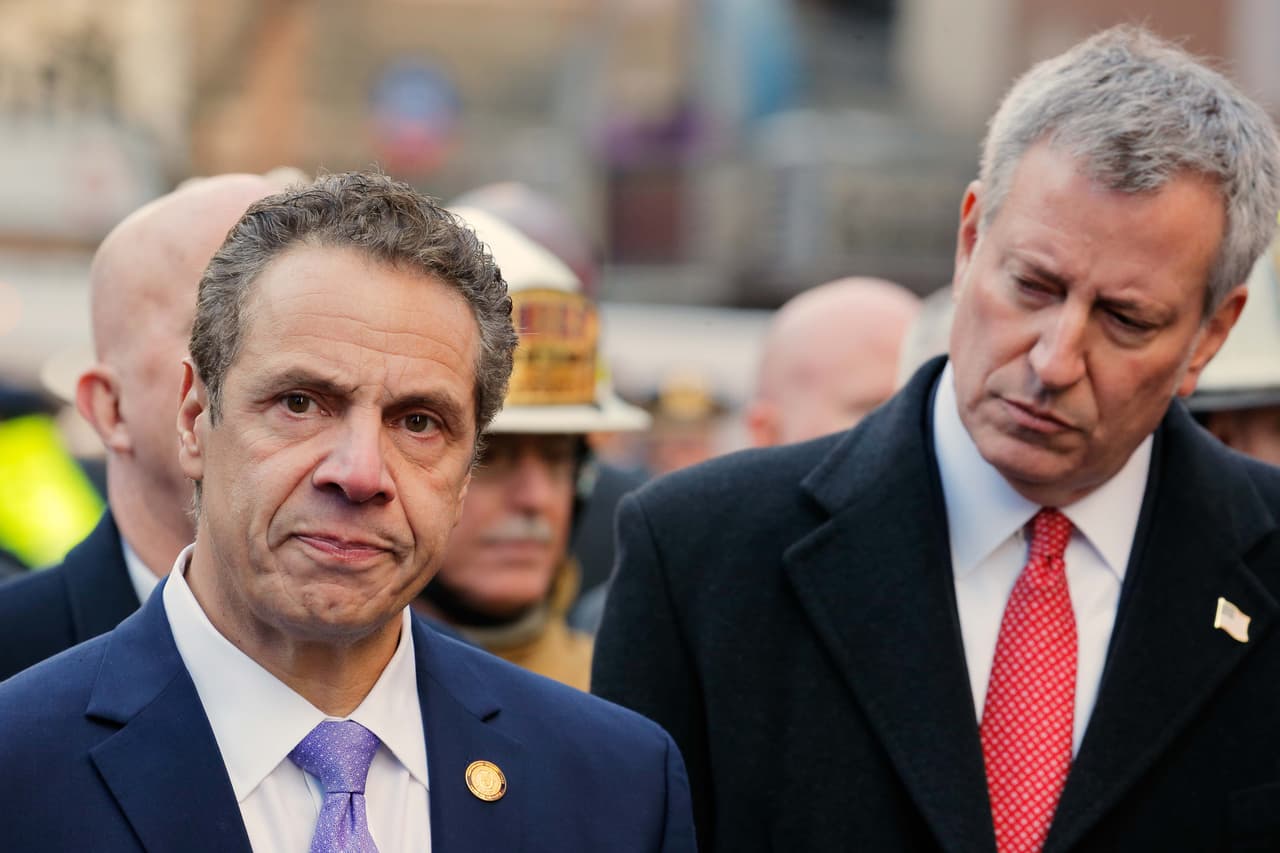 "Este es Nueva York, la realidad es que somos un blanco de muchos que quieren hacer una declaración en contra de la libertad", dijo el gobernador Andrew Cuomo junto al alcalde Bill de Blasio, quien catalogó el suceso como un "intento de ataque terrorista". (Lucas Jackson/Reuters)