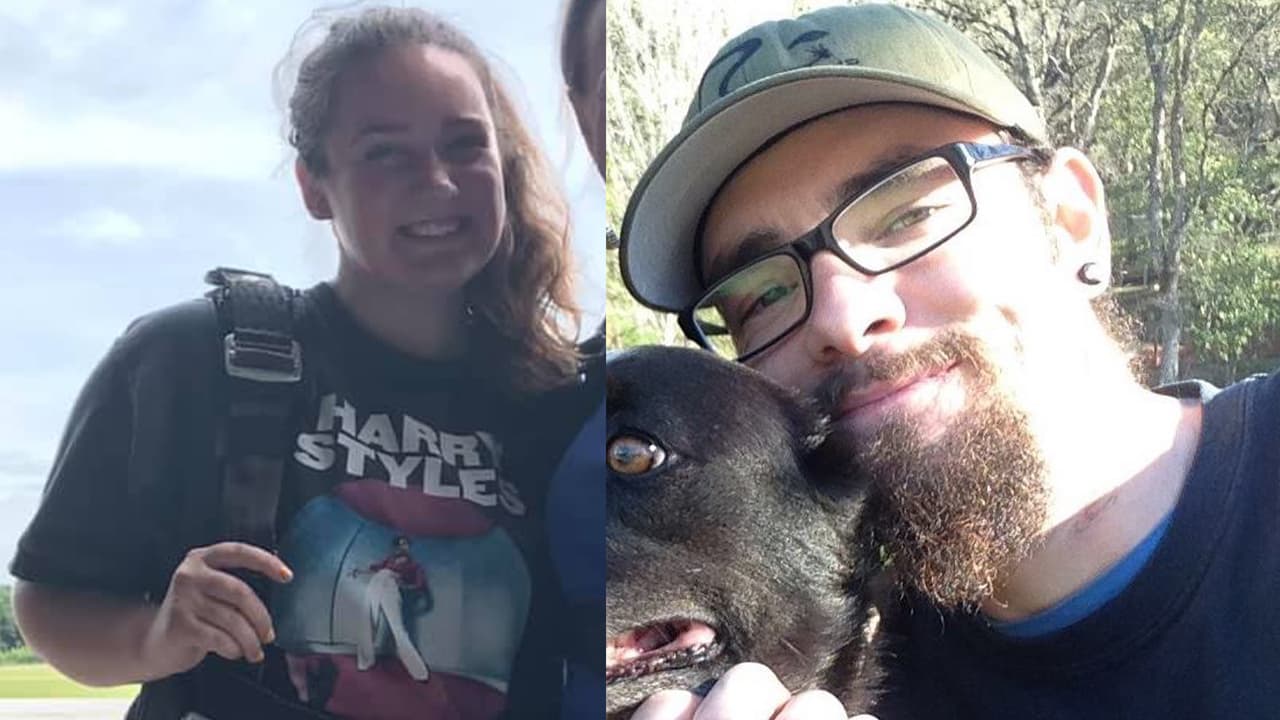 Jeanna Renee Triplicata, de 18 años y el instructor Nick Esposito, de 35 años, murieron luego de que sus paracaídas no desplegarán durante el primer un salto en pareja, ambos estaban unidos a una plataforma de paracaídas.