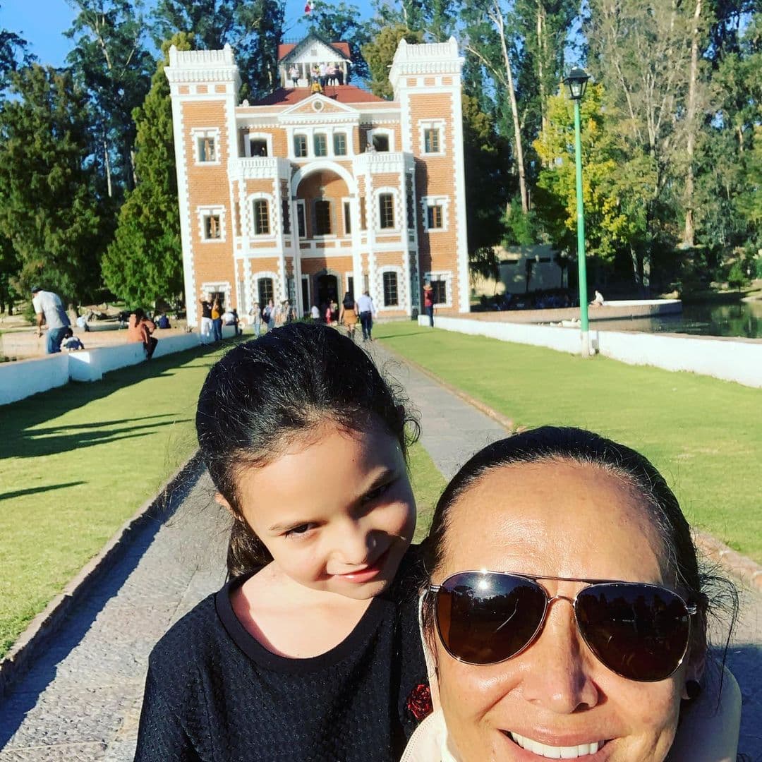 "Ella ha preguntado y yo contestó... En mi casa hay fotos de Lorena con la niña, conmigo y mis otros dos hijos. Lucianna las ve y dice: ‘qué bonita, cuéntame cómo era’, pero no tiene recuerdos en sí”, apuntó a la publicación mexicana.