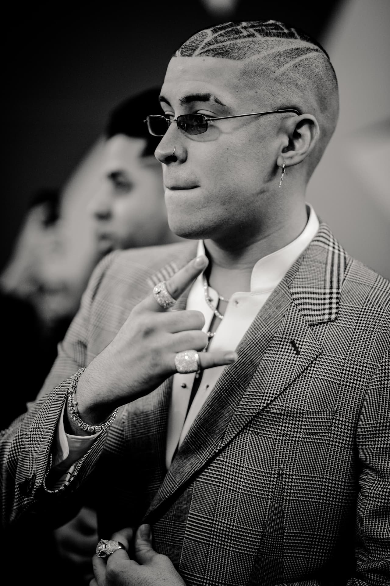 Su look de la alfombra fue muy diferente del que lució dentro de la ceremonia. Diferentes lentes, distintas joyas, e incluso distintos gestos.