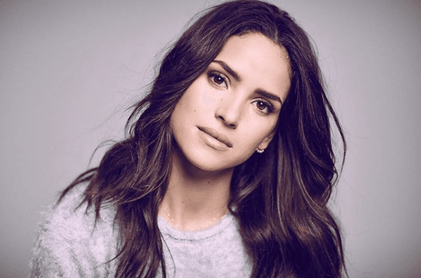 El primer trabajo que realizó de manera profesional como actriz fue en un episodio de la serie 'Unforgettable' bajo el papel de 'Suzy Houchen'. El episodio fue emitido en 2014.