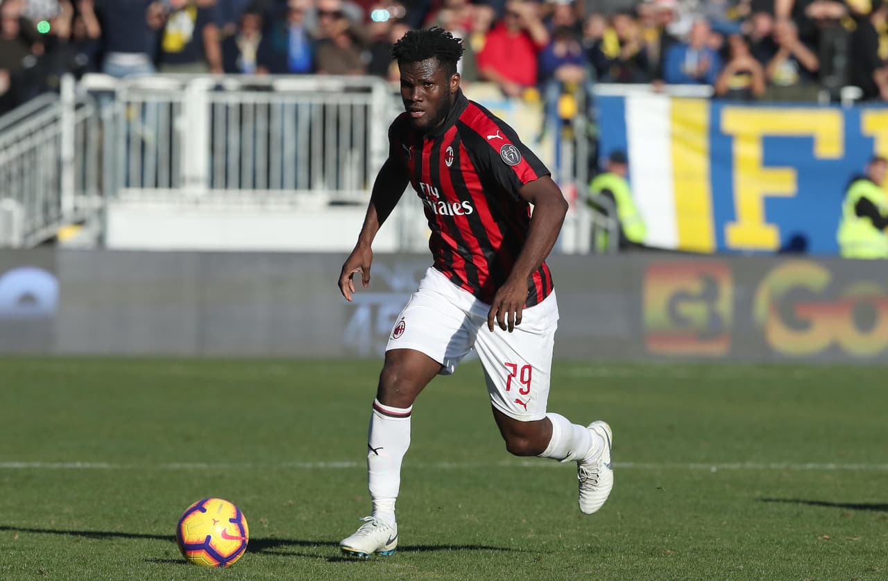 Tres equipos de la Premier estarían interesados en 
<b>Franck Kessié</b> (A.C. Milan). Chelsea, Tottenham y Arsenal habrían puesto sus ojos sobre él.
