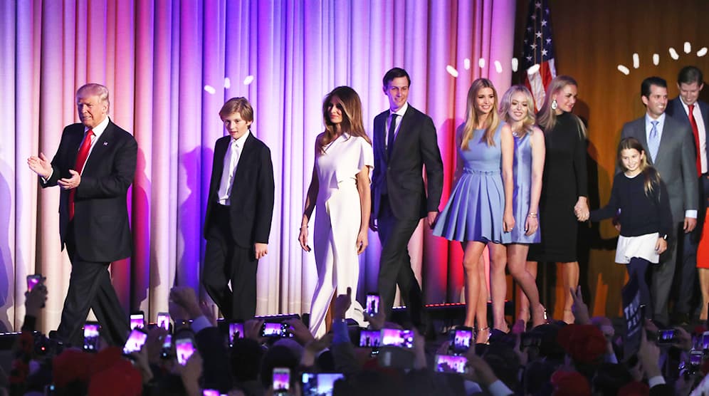 En su discurso de aceptación como 
<b><a href="http://www.univision.com/noticias/elecciones-2016/el-republicano-donald-trump-es-elegido-presidente-de-estados-unidos">Presidente electo, Donald Trump</a></b> agradeció el apoyo que su familia le había brindado desde que anunció su candidatura en junio del 2015. Sus cinco hijos lo acompañaron en Nueva York para celebrar la victoria en una noche que los convirtió en la próxima familia presidencial.
