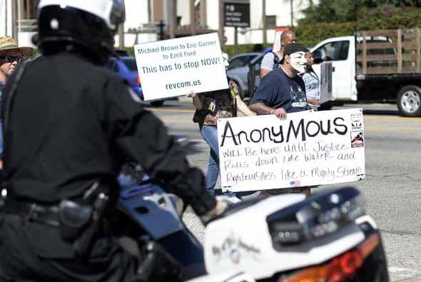 Angelinos alzaron su voz por los recientes casos de muerte, resultados del exceso de fuerza policial durante detenciones. En lo que va de agosto, por lo menos cuatro arrestos terminaron en muerte o con secuelas permanentes para los sospechosos han sido reseñadas en Los Ángeles. Detalles de los casos aquí: aquí