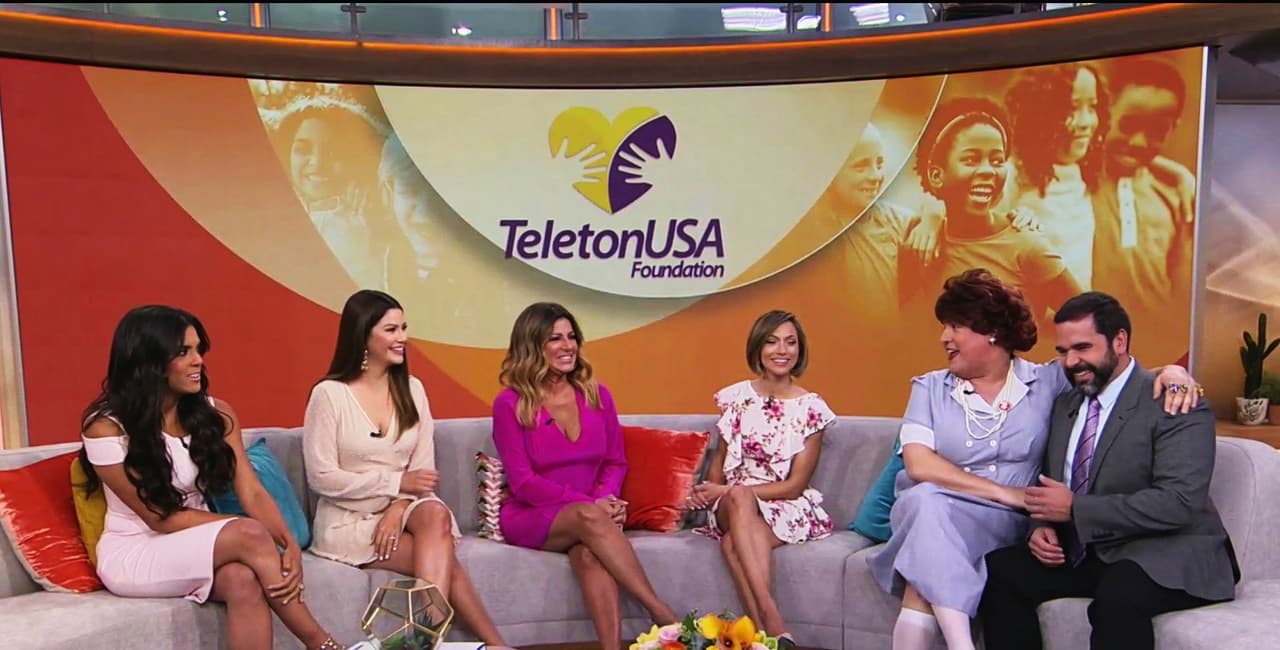 Albert respondió con cariño a las ocurrencias de Doña Meche.