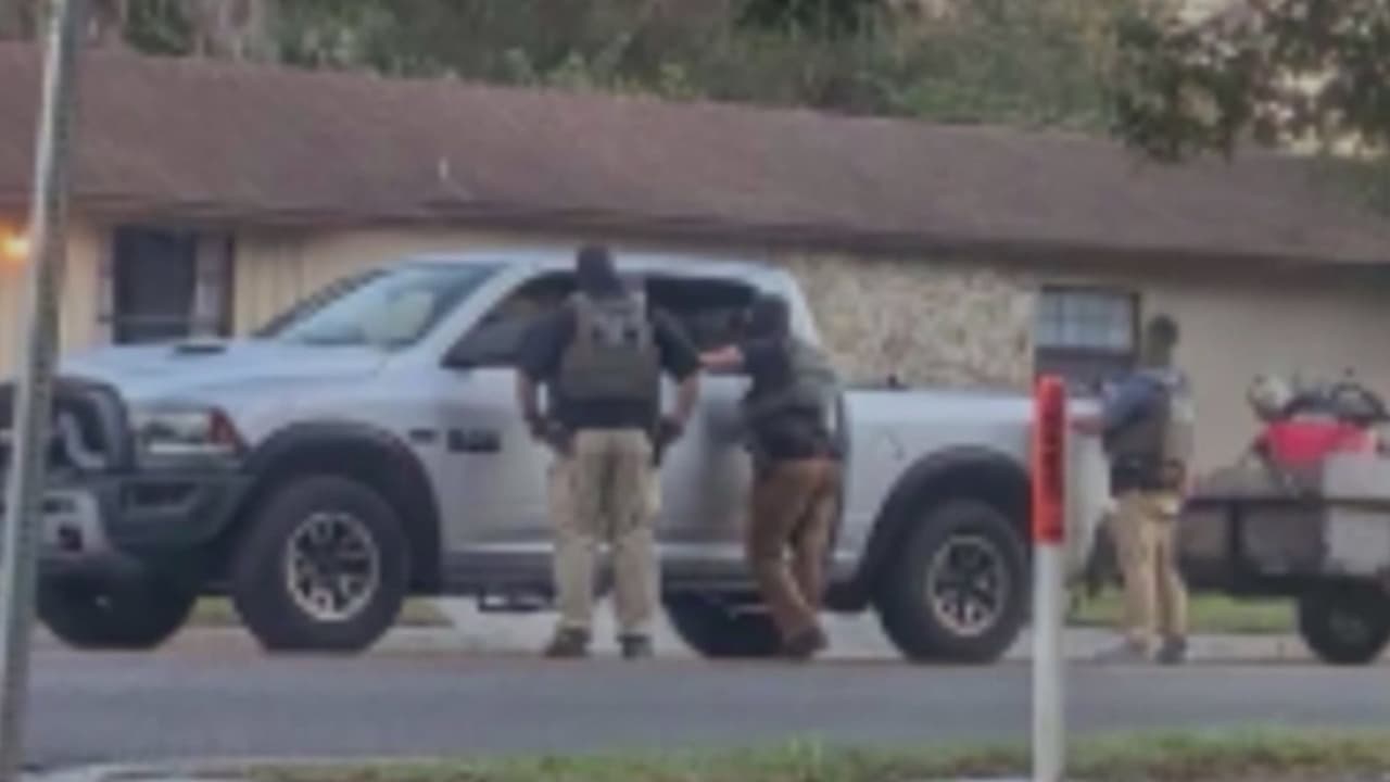 Abogada explica precauciones legales que indocumentados deben seguir ante controles de ICE