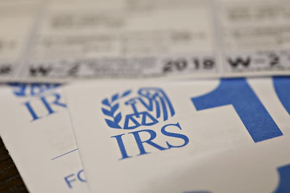 Es importante tener en cuenta que si su situación no es compliicada, la herramienta es una gran ayuda y le ahorrará dinero al no tener que contratar a un contable o agencia que le haga sus impuestos.
<br>
<br>
<a href="https://www.irs.com/file-taxes-online/" target="_blank">Puede acceder al portal del IR al hacer clic aquí. </a>