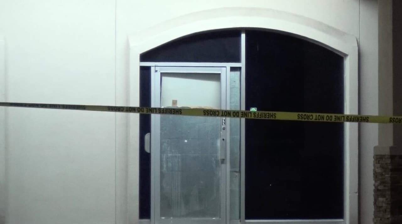 Córdoba y Vale enfrentan cargos por agresión sexual agravada, robo agravado con arma mortal y agresión agravada con arma mortal.