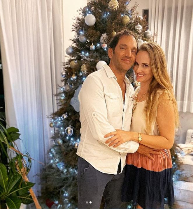 El cantante dice que lo más importante para él es que las niñas que procreó junto a su exesposa estén bien: "Nada, son puros rumores. A mí me encantaría que encuentre una buena persona y que sea feliz, que sea respetuoso y todo porque mis hijas están de por medio".
<br>