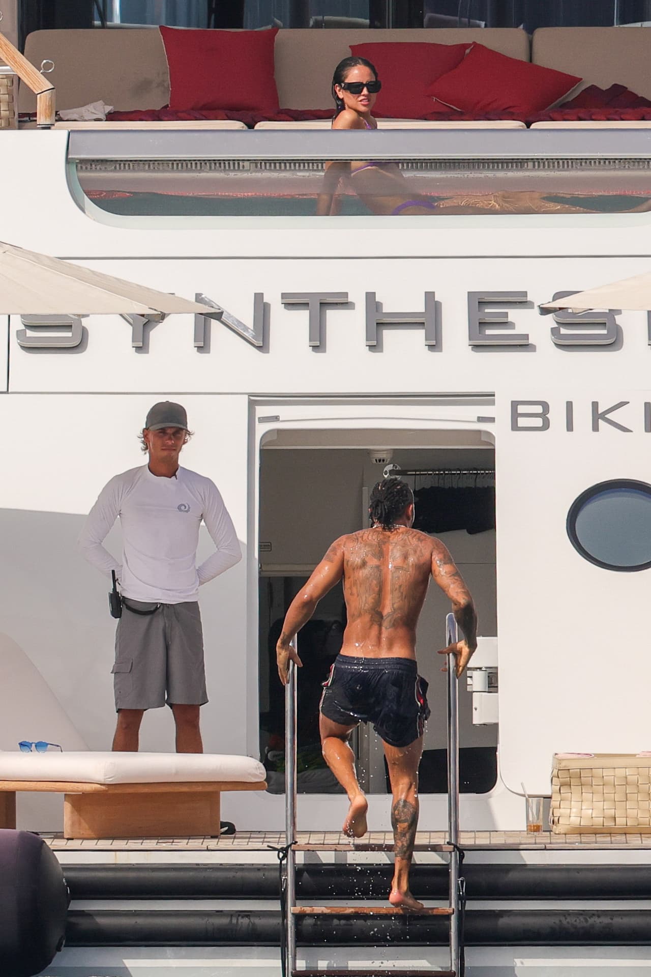 Estas imágenes surgen una semana después de que Shakira se fuera de fiesta con el piloto británico, en la que celebraron su tercer lugar.
<br>