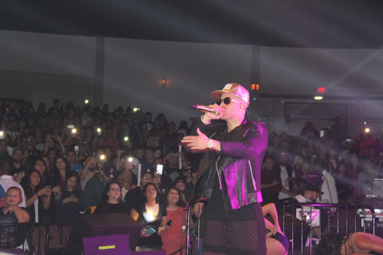 Yandel estuvo en Houston y nos tuvo "Moviendo Caderas".