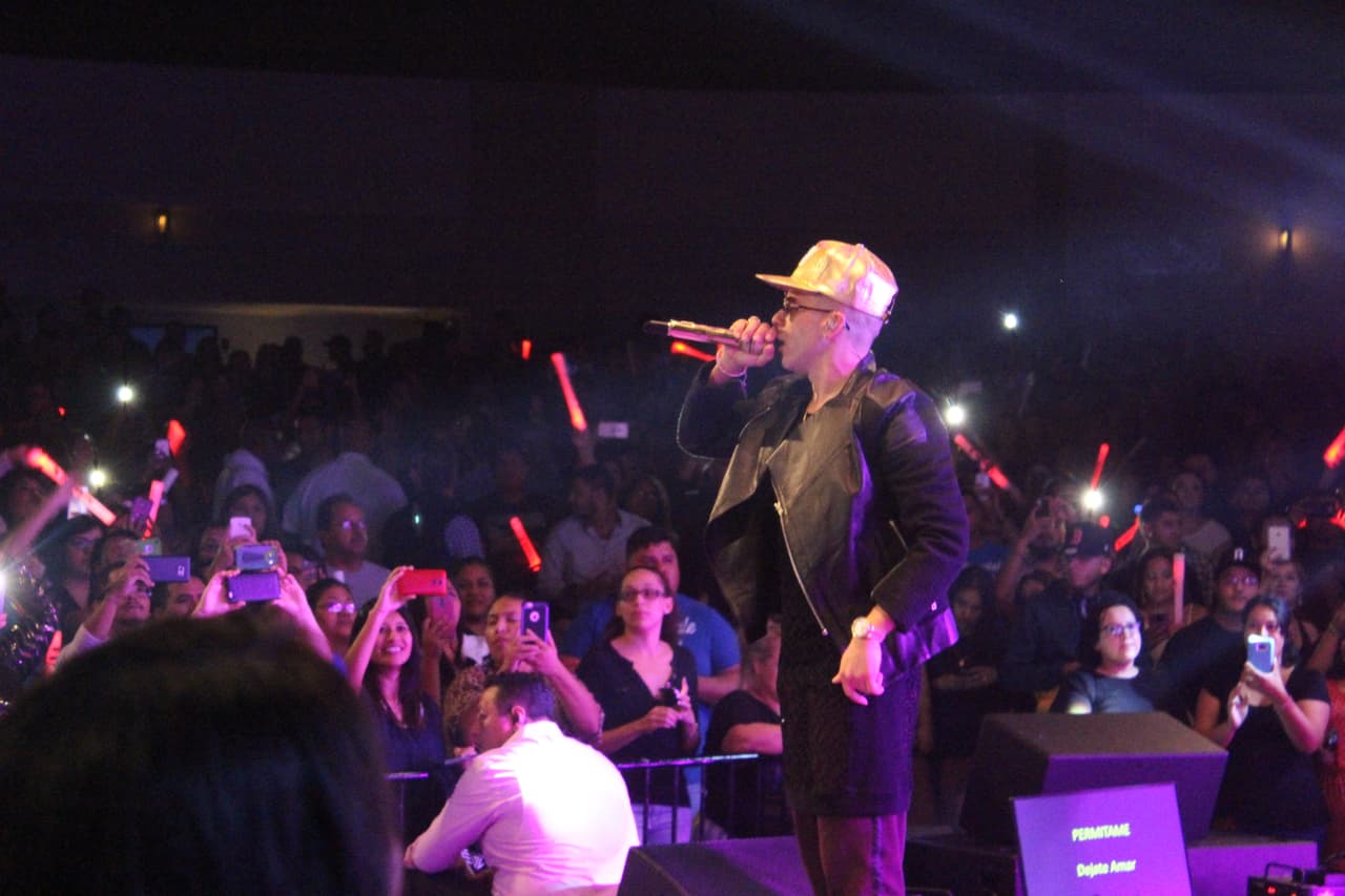 Yandel estuvo en Houston y nos tuvo "Moviendo Caderas".