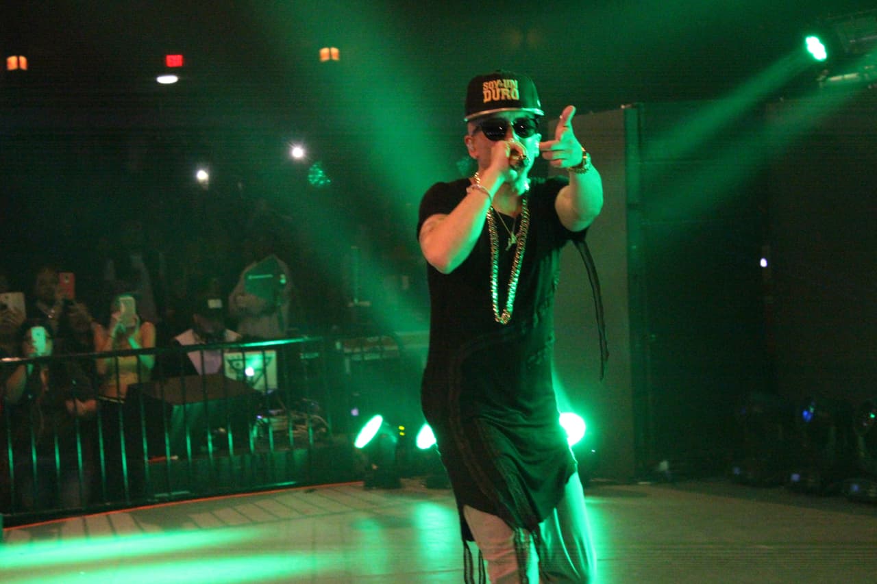 Yandel estuvo en Houston y nos tuvo "Moviendo Caderas".