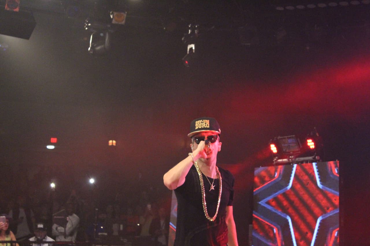 Yandel estuvo en Houston y nos tuvo "Moviendo Caderas".