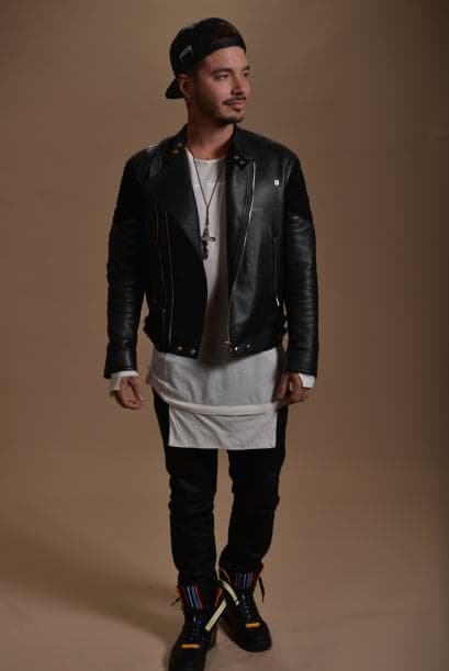 Y seguir deleitándonos, tanto visual, como musicalmente con su trabajo.