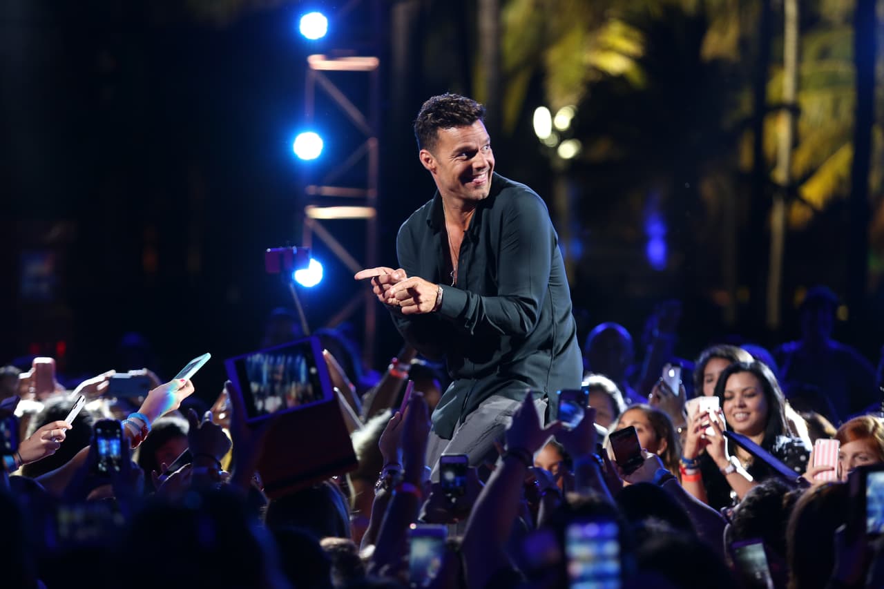 Laura, Ricky y Alejandro son unos jueces divinos. Let's check out their looks.