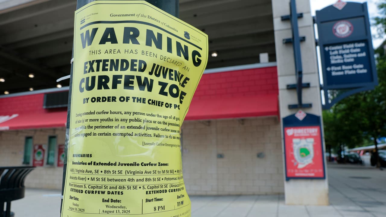 DC aprueba extender toque de queda para menores de 18 años durante 90 días