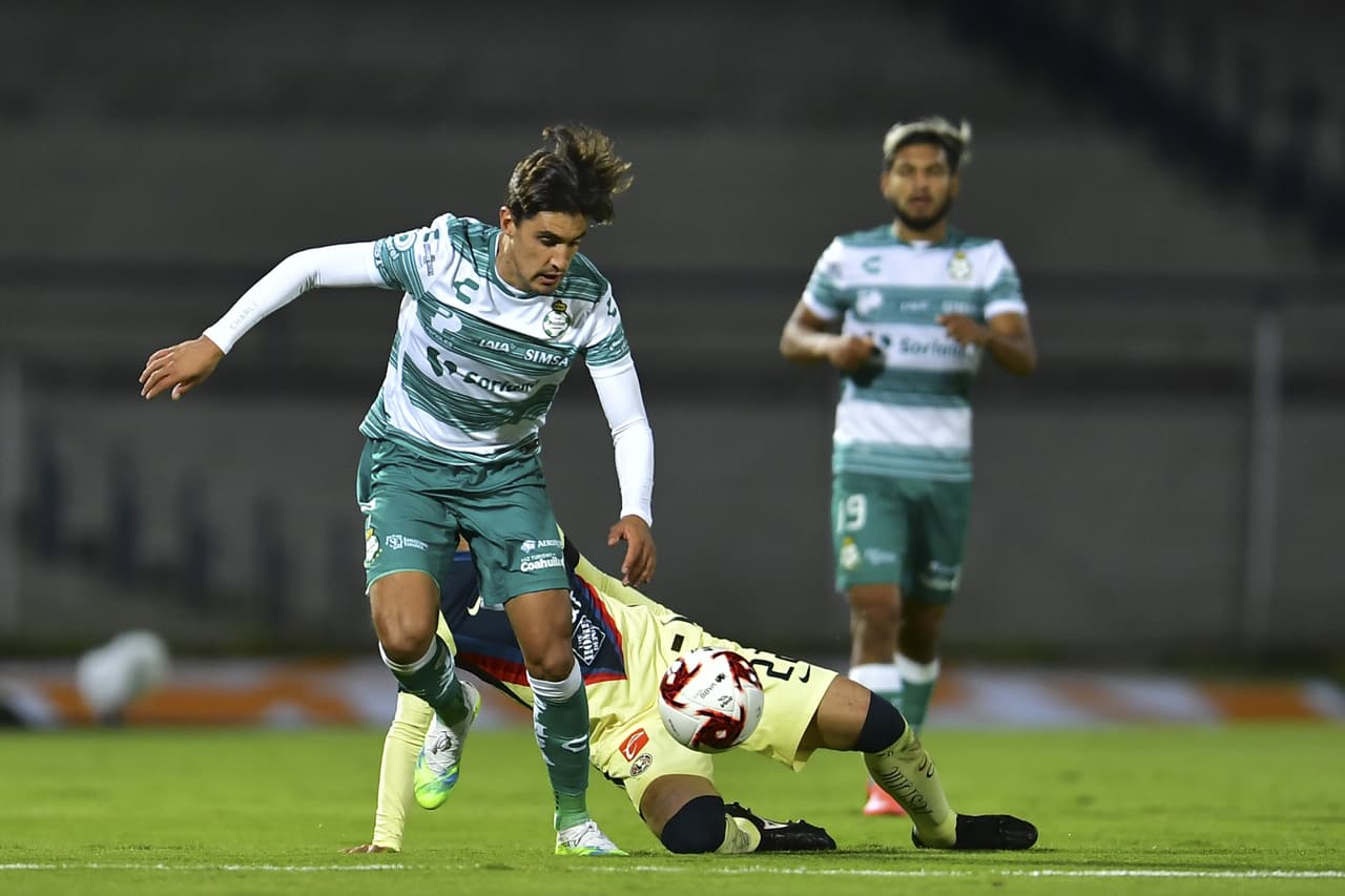 Santos esta encima del América y gracias a un milagro no ha llegado el gol de los Guerreros.