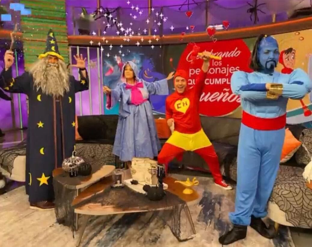 En el Halloween del 2020, nuestros conductores nos sorprendieron al aparecer disfrazados de personajes de cuento con el fin de devolver la esperanza, soñar con deseos cumplidos y llevar magia a los hogares en un año marcado por la pandemia.
<br>