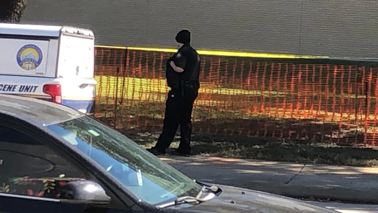 Oficiales de la policía de Houston indicaron que presumen que la mujer sea una indigente.