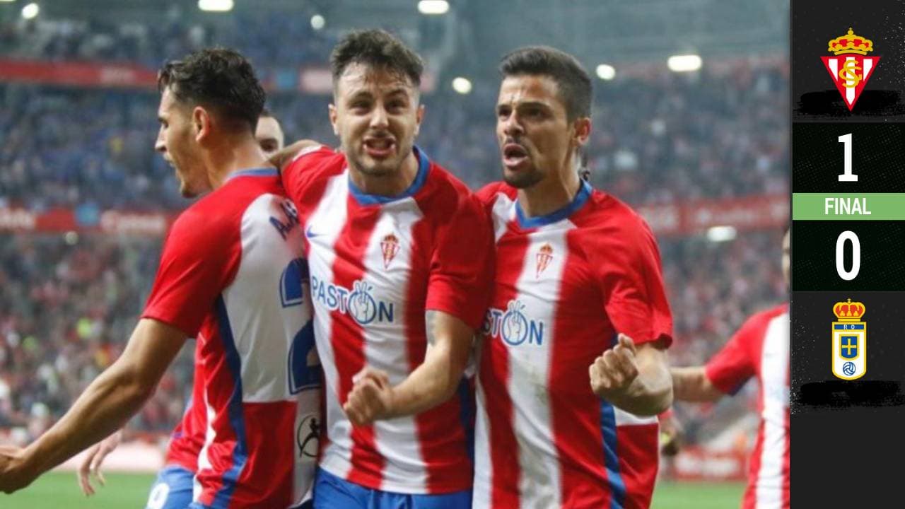 Los jugadores del Sporting celebran el gol del triunfo.