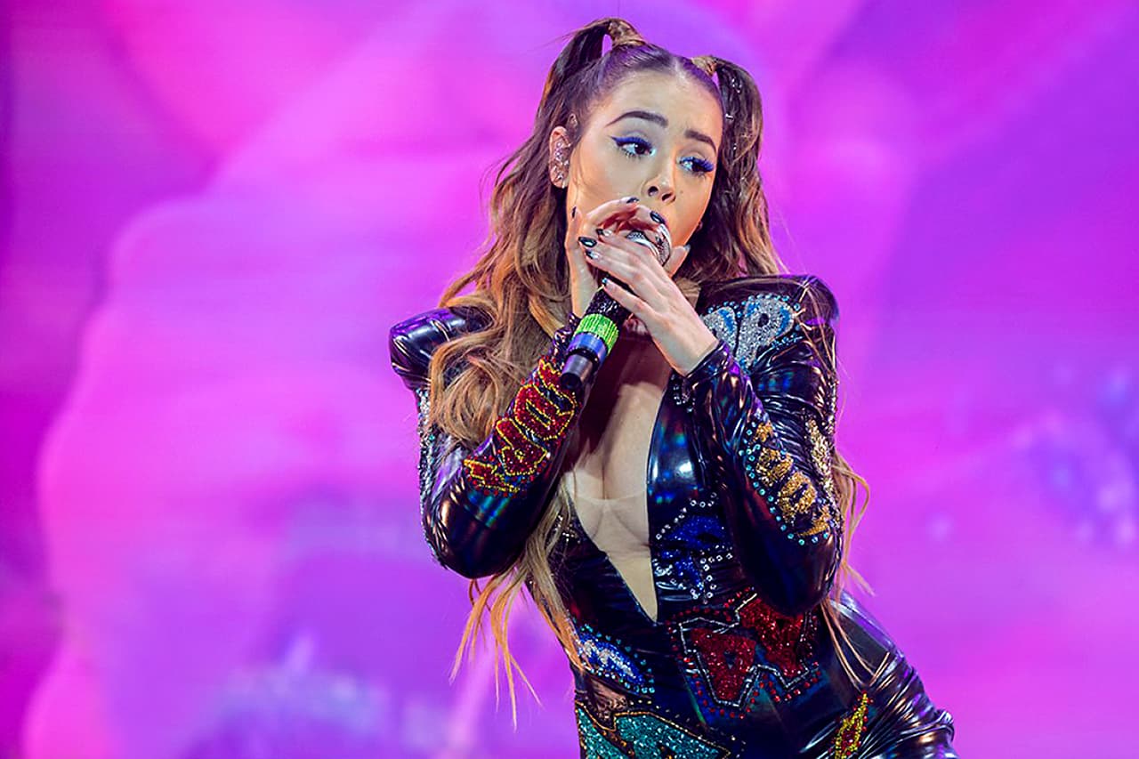 Tanto Danna Paola como Alejandro Speitzer han forjado una exitosa trayectoria artística desde que
<b>debutaron en 1999</b> en el programa de televisión infantil
<b>'Plaza Sésamo'</b>.