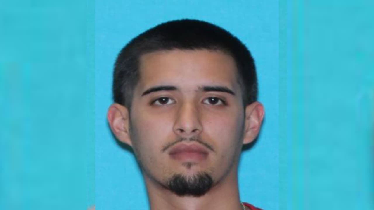 Kaulana Ainoa Kanuha, 22 años, acusado de robo en una casa. Último domicilio conocido: FM-1488, Conroe, Texas.