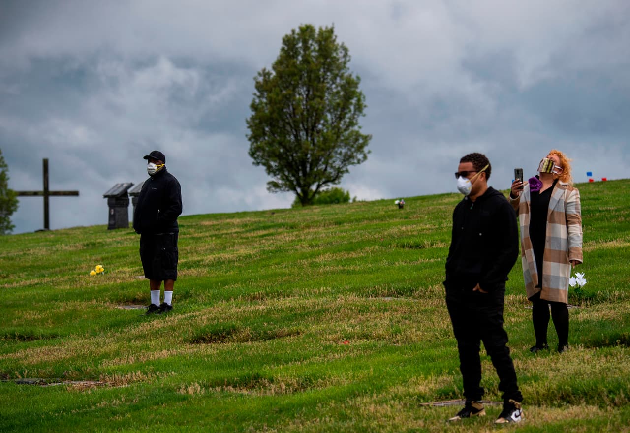 "La visita conmemorativa especial del Obispo Flowers está destinada a proteger la salud pública, la seguridad y el bienestar del público, al mismo tiempo que honra y rinde homenaje a un hombre especial que sirvió a su Señor y a la comunidad", agregó el alcalde.