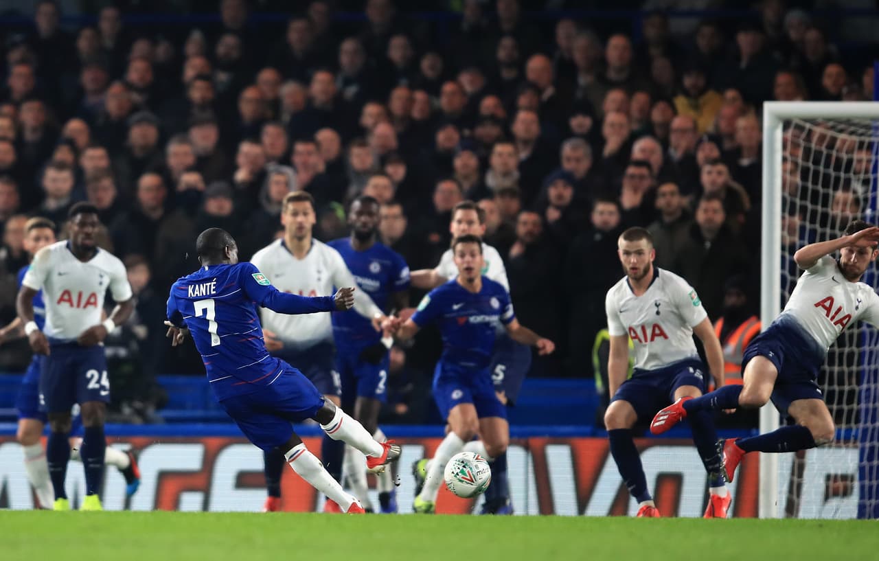 El primer gol del juego lo anotó el francés N'Golo Kante al minuto 27 del primer tiempo para darle la confianza al Chelsea.