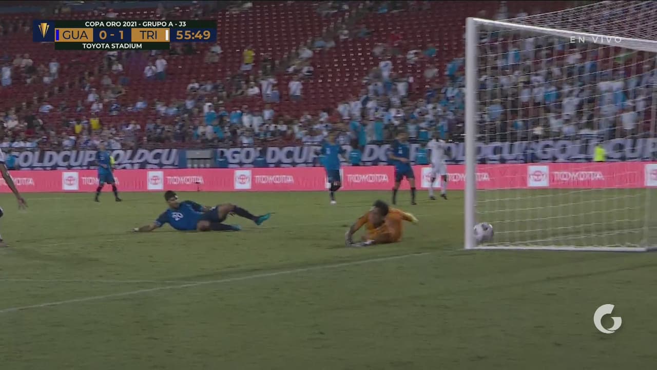 ¡Por poco es autogol! Gordillo estuvo a nada de cometer el 'oso' de la noche