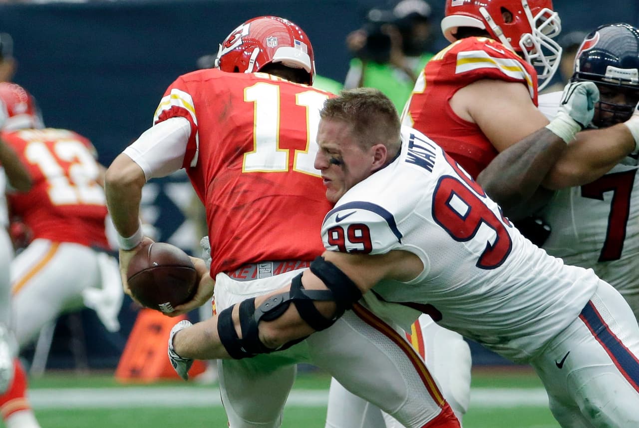 A golpes J.J. Watt se llevó el título Defensivo del Año 2015