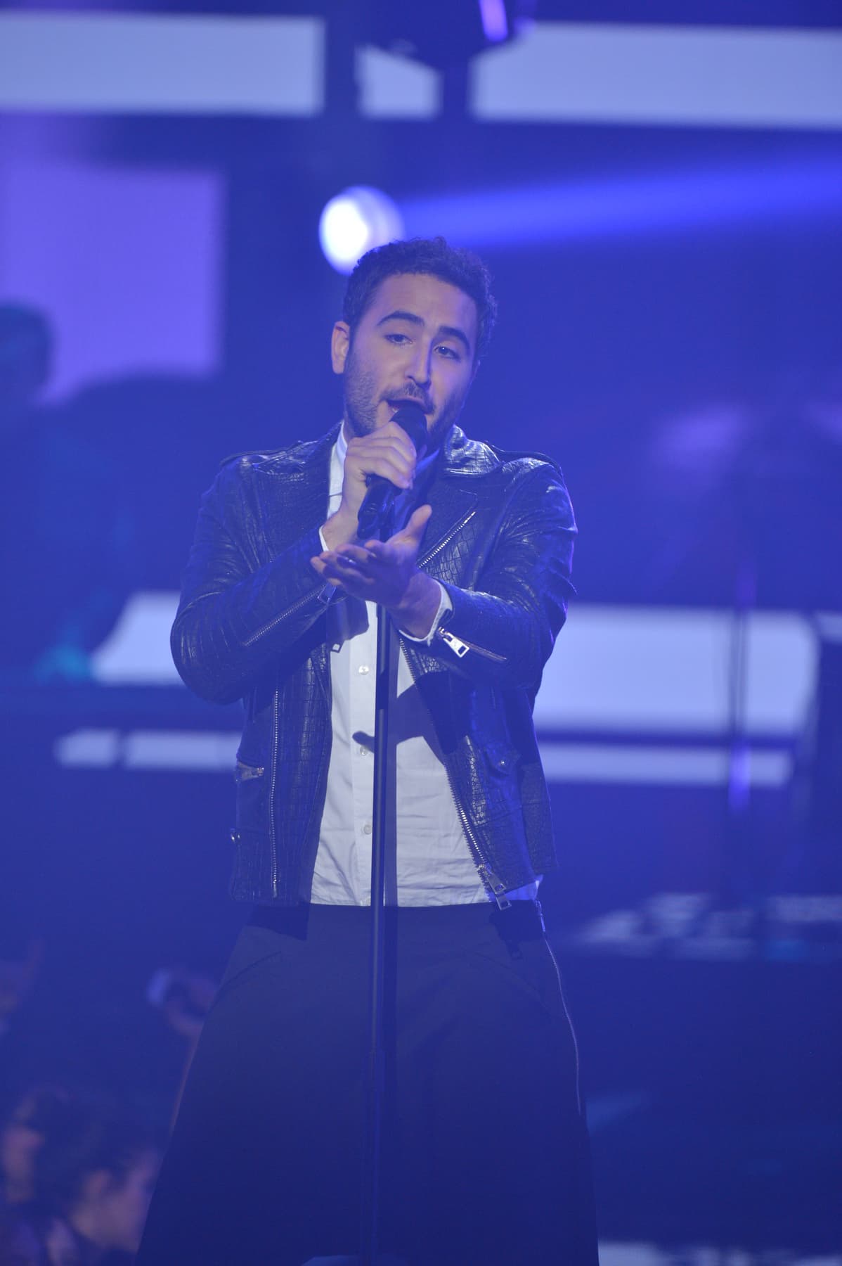 La semifinal de La Banda no estuvo apta para cardíacos. Johann se fue, Laura lloró y los Storm Troopers metieron más miedo que los jueces. Reik y Luis Coronel fueron los inviitados de la noche. Y conocimos al cuarto juez.