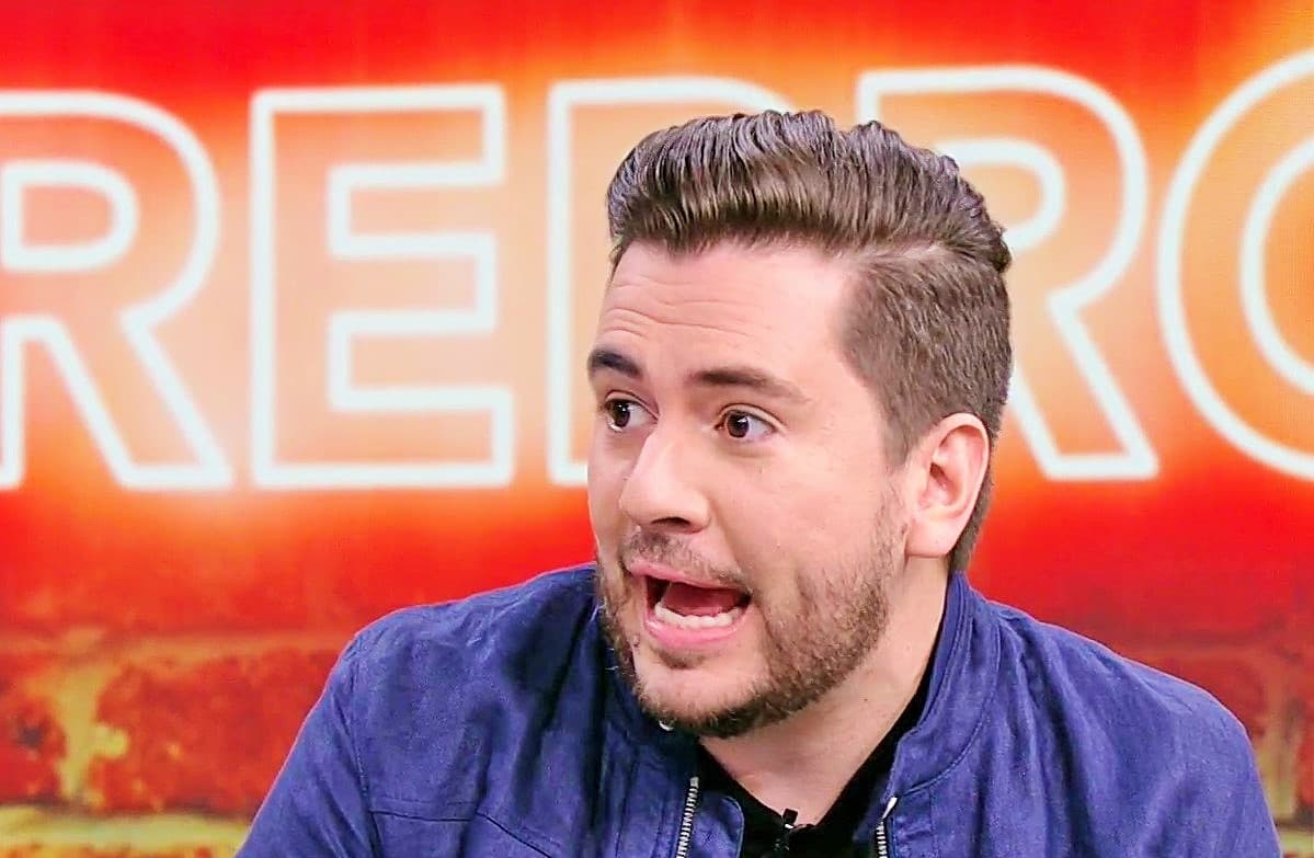 “A mí me gustaría poder llorar más”, mencionó Santiago Franco, locutor de Univision Radio. Señaló que al soltar las lágrimas podría desahogarse y perder carga, tal como lo hace su esposa.
<br>