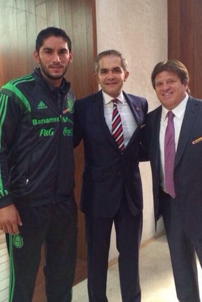 Estuvimos en la graduación de la generación 2014 de @becalosmx con @jesuscorona01 y @ManceraMiguelMX