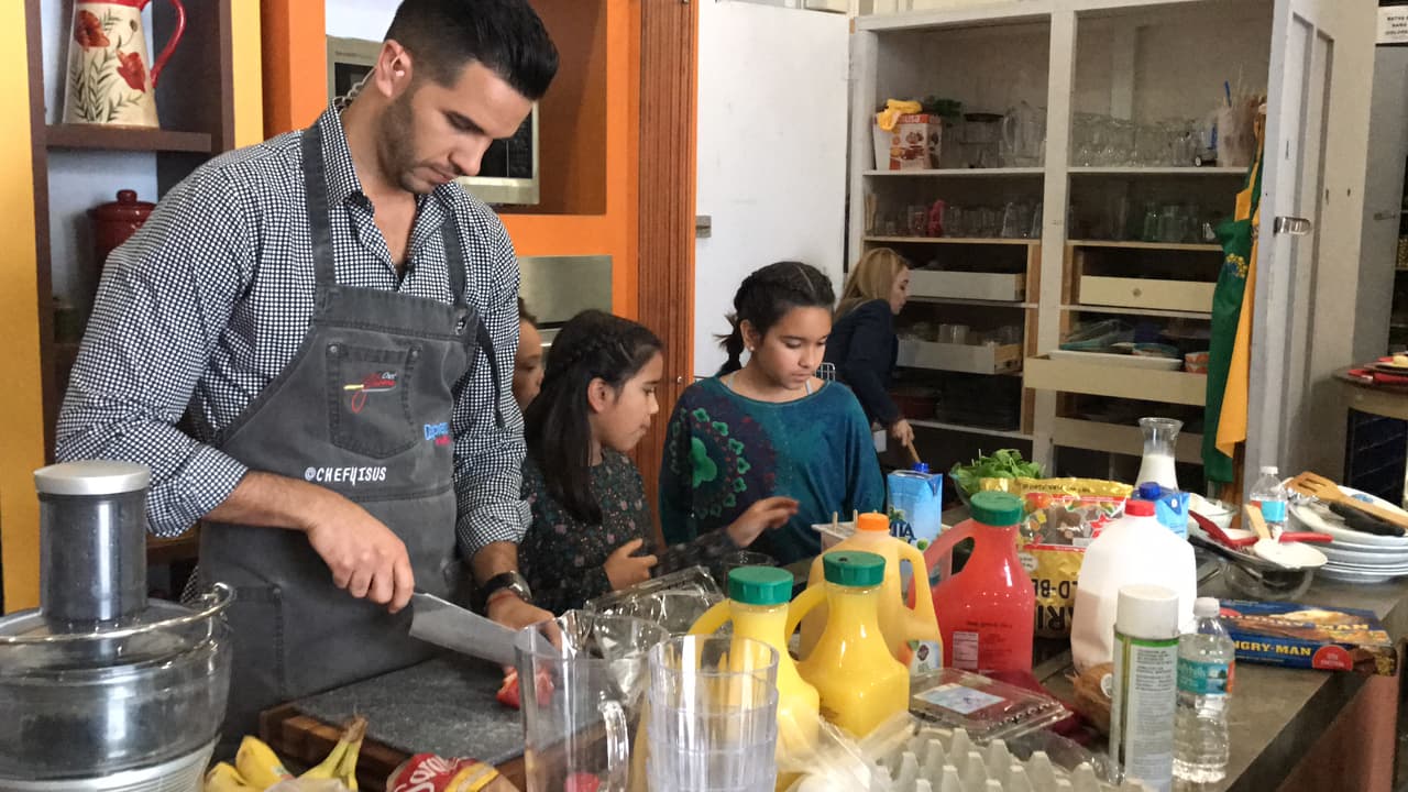 Estas paletas preparadas con gomitas, yogur y varias frutas, quedaron realmente deliciosas.