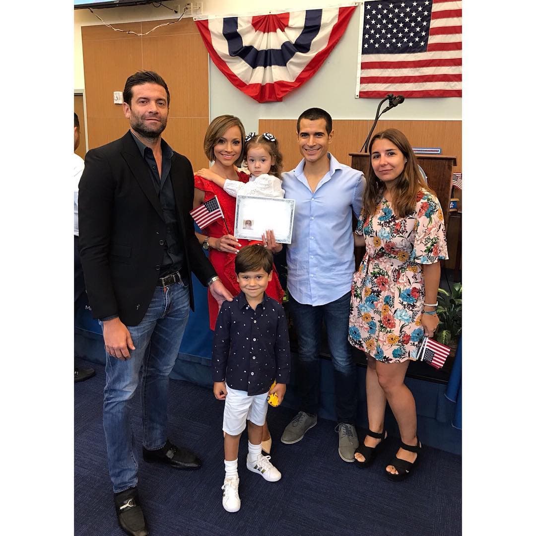 La familian entera festejó este 2019 que Satcha recibió la ciudadanía estadounidense.