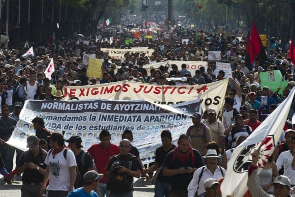 Miles de ciudadanos marcharon la tarde de este miércoles en diversos estados de la República y la capital mexicana, en protesta por la desaparición de 43 estudiantes en Iguala, Guerrero.