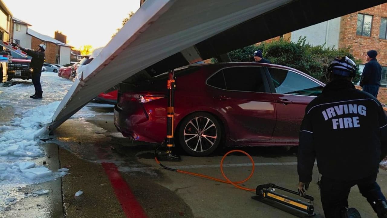 <h3 class="cms-H3-H3">Por qué un techo puede colapsar</h3> Los techos de estacionamientos y estructuras similares 
<b>no siempre están preparados para soportar acumulaciones prolongadas de hielo y nieve</b>. 
<br>El peso adicional, junto con los ciclos de derretimiento y recongelación, puede 
<b>concentrar presión en puntos vulnerables</b>. 
<br>Si existe 
<b>desgaste previo o falta de mantenimiento</b>, el tiempo extremo puede acelerar el colapso.