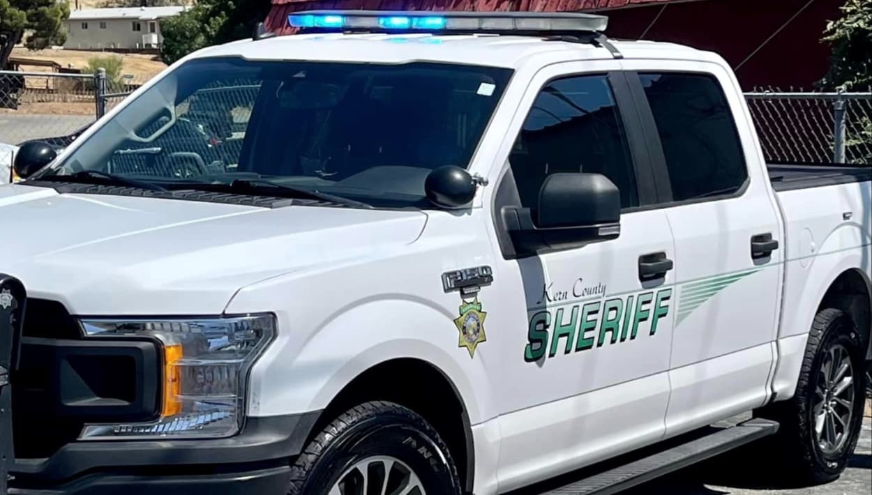 Sheriff investiga caso de homicidio tras hallar dos cuerpos dentro de una casa