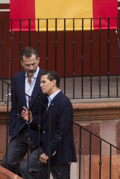 Rey Felipe de España y el presidente de México, Enrique Peña Nieto camina por las escaleras del museo colonial en Guadalupe, Zacatecas.