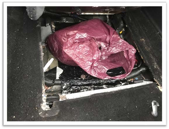 Según las acusaciones y las denuncias penales presentadas anteriormente en el caso, Andrés Villegas de 30 años, de Berwyn, trabajó con proveedores en México para transportar cocaína a los Estados Unidos. Villegas conspiró con una red de traficantes para distribuir las drogas en el área de Chicago, según los cargos.